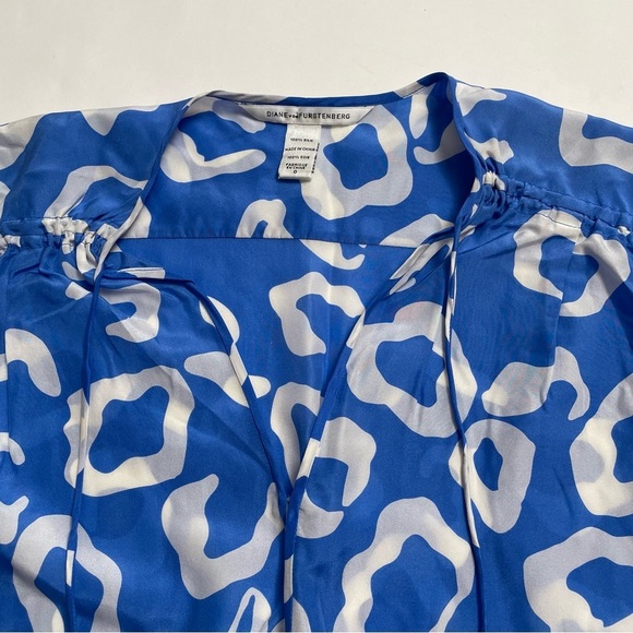 DIANE VON FURSTENBERG silk v neck tie blouse - Picture 7 of 10